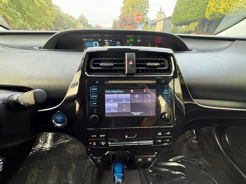 2019 Toyota Prius L Eco - Photo 14 - Portland, OR 97202