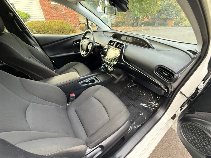 2019 Toyota Prius L Eco - Photo 9 - Portland, OR 97202
