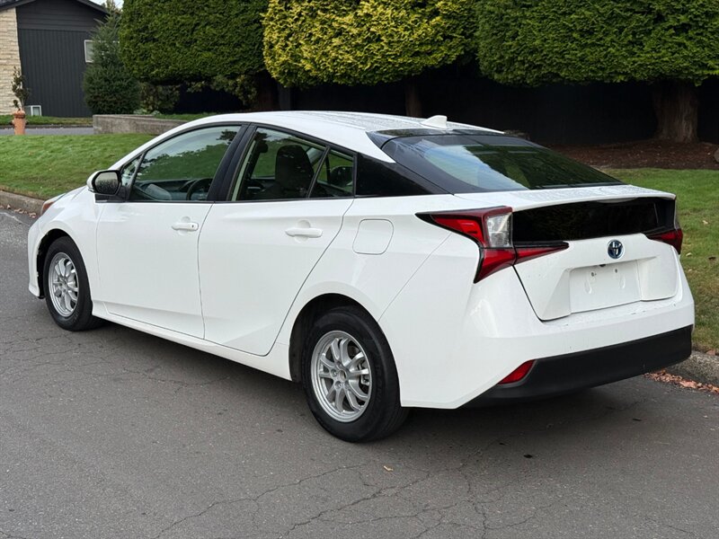 2019 Toyota Prius L Eco - Photo 3 - Portland, OR 97202