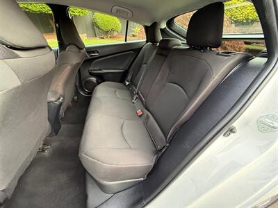 2019 Toyota Prius L Eco - Photo 12 - Portland, OR 97202