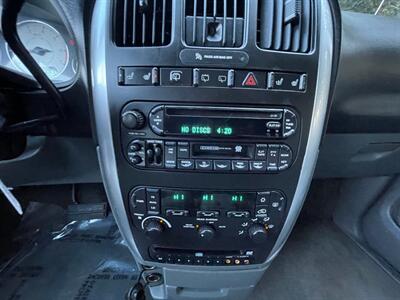 2006 Chrysler Town & Country Touring   - Photo 19 - Portland, OR 97202