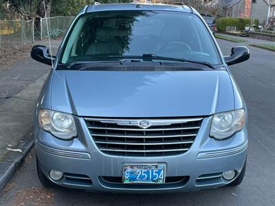 2006 Chrysler Town & Country Touring   - Photo 4 - Portland, OR 97202