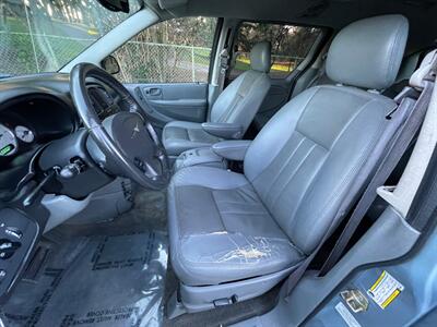 2006 Chrysler Town & Country Touring   - Photo 9 - Portland, OR 97202