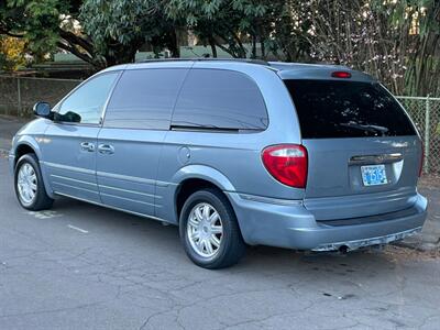 2006 Chrysler Town & Country Touring   - Photo 3 - Portland, OR 97202