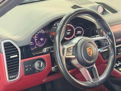 2022 Porsche Cayenne Platinum Edition   - Photo 23 - Lennox, CA 90304