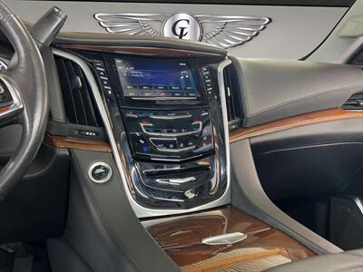 2020 Cadillac Escalade Luxury   - Photo 13 - Lennox, CA 90304