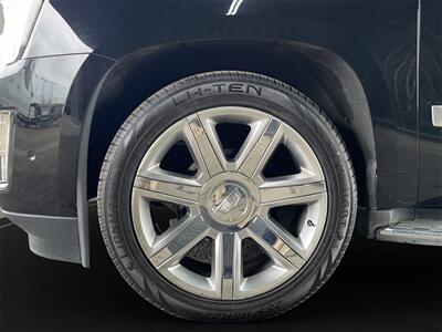 2020 Cadillac Escalade Luxury   - Photo 19 - Lennox, CA 90304