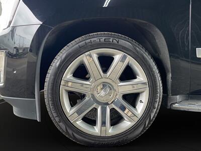2020 Cadillac Escalade Luxury   - Photo 19 - Lennox, CA 90304