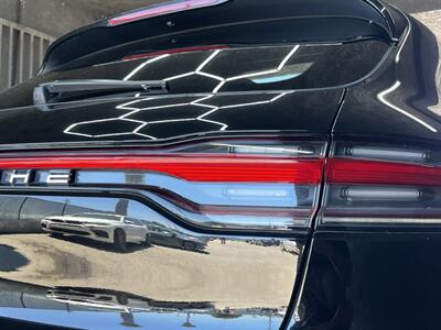 2023 Porsche Macan   - Photo 22 - Lennox, CA 90304