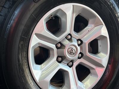 2017 Toyota 4Runner SR5   - Photo 20 - Lennox, CA 90304