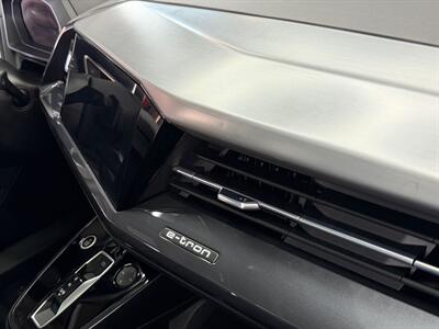 2022 Audi Q4 e-tron Prestige quattro - Photo 18 - Lennox, CA 90304