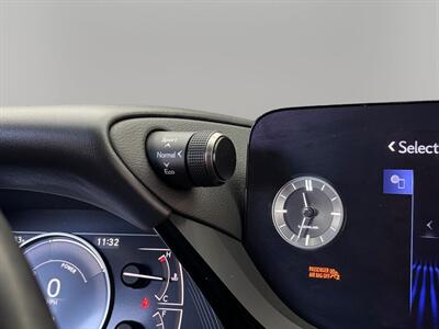 2022 Lexus ES 300h 300h - Photo 26 - Lennox, CA 90304
