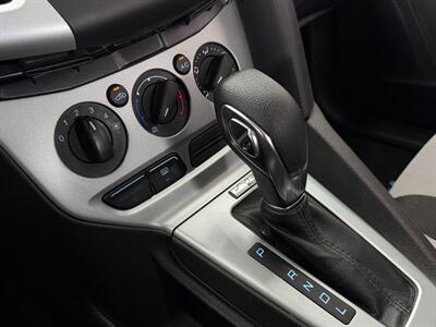 2014 Ford Focus SE   - Photo 19 - Lennox, CA 90304