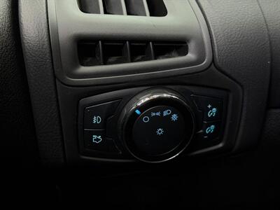 2014 Ford Focus SE   - Photo 18 - Lennox, CA 90304