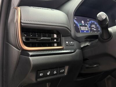 2024 Toyota Grand Highlander Hybrid MAX Limited   - Photo 19 - Lennox, CA 90304