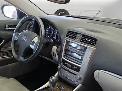 2011 Lexus IS 250   - Photo 11 - Lennox, CA 90304