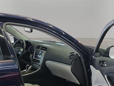 2011 Lexus IS 250   - Photo 22 - Lennox, CA 90304