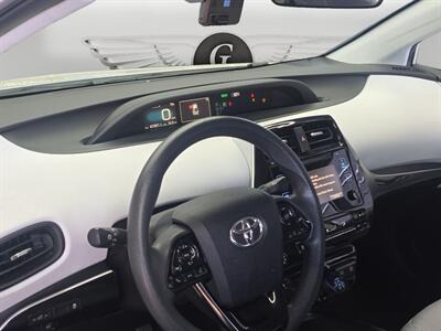 2019 Toyota Prius L   - Photo 11 - Lennox, CA 90304