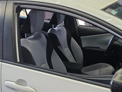 2019 Toyota Prius L   - Photo 24 - Lennox, CA 90304