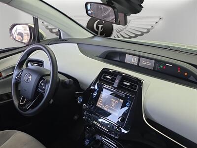 2019 Toyota Prius L   - Photo 17 - Lennox, CA 90304