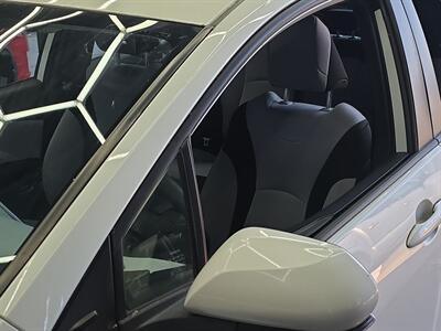 2019 Toyota Prius L   - Photo 21 - Lennox, CA 90304
