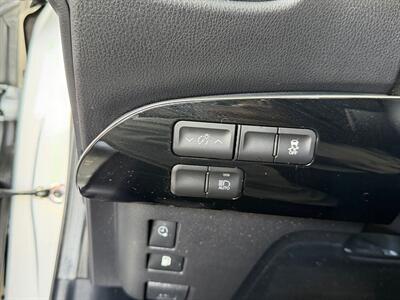 2017 Toyota Prius Prime Plus   - Photo 20 - Lennox, CA 90304