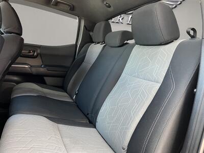 2020 Toyota Tacoma TRD Sport V6   - Photo 12 - Lennox, CA 90304