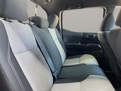 2020 Toyota Tacoma TRD Sport V6   - Photo 17 - Lennox, CA 90304