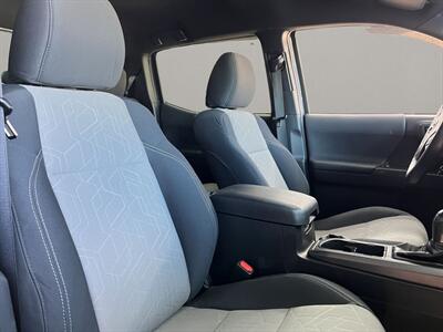 2020 Toyota Tacoma TRD Sport V6   - Photo 16 - Lennox, CA 90304