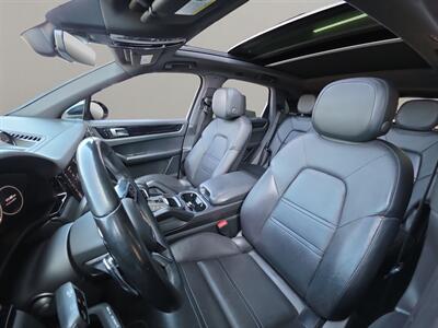 2019 Porsche Cayenne S   - Photo 19 - Lennox, CA 90304