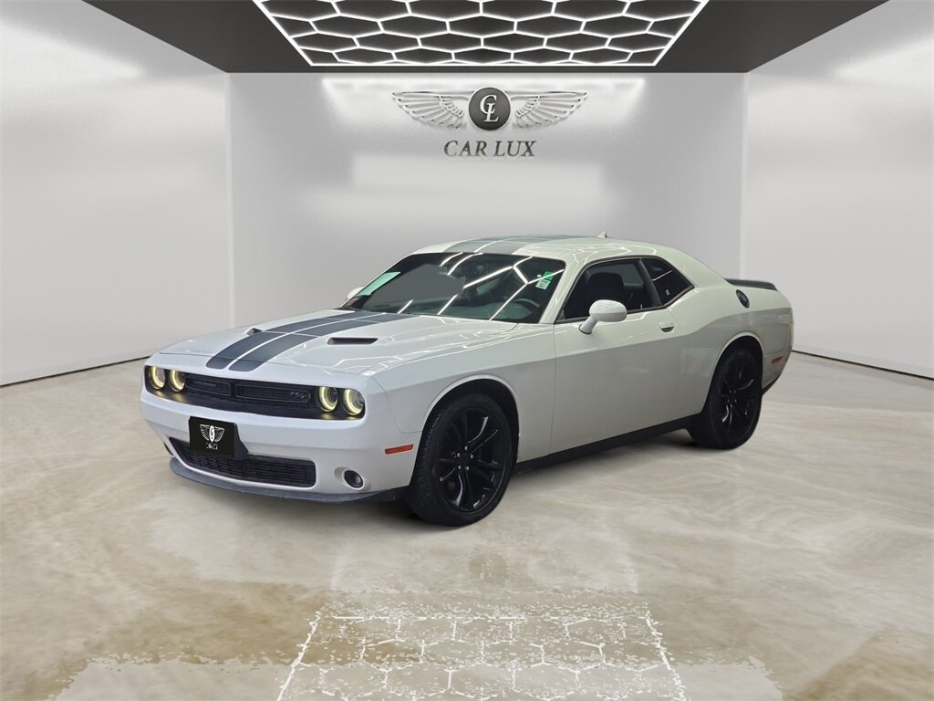 2016 Dodge Challenger R/T's photo