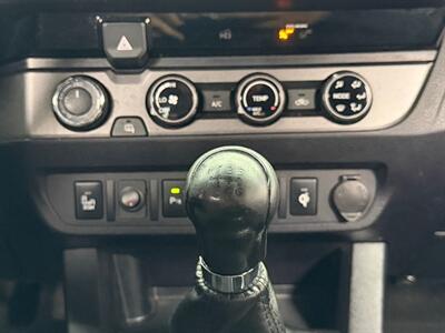 2018 Toyota Tacoma TRD Off-Road V6   - Photo 17 - Lennox, CA 90304