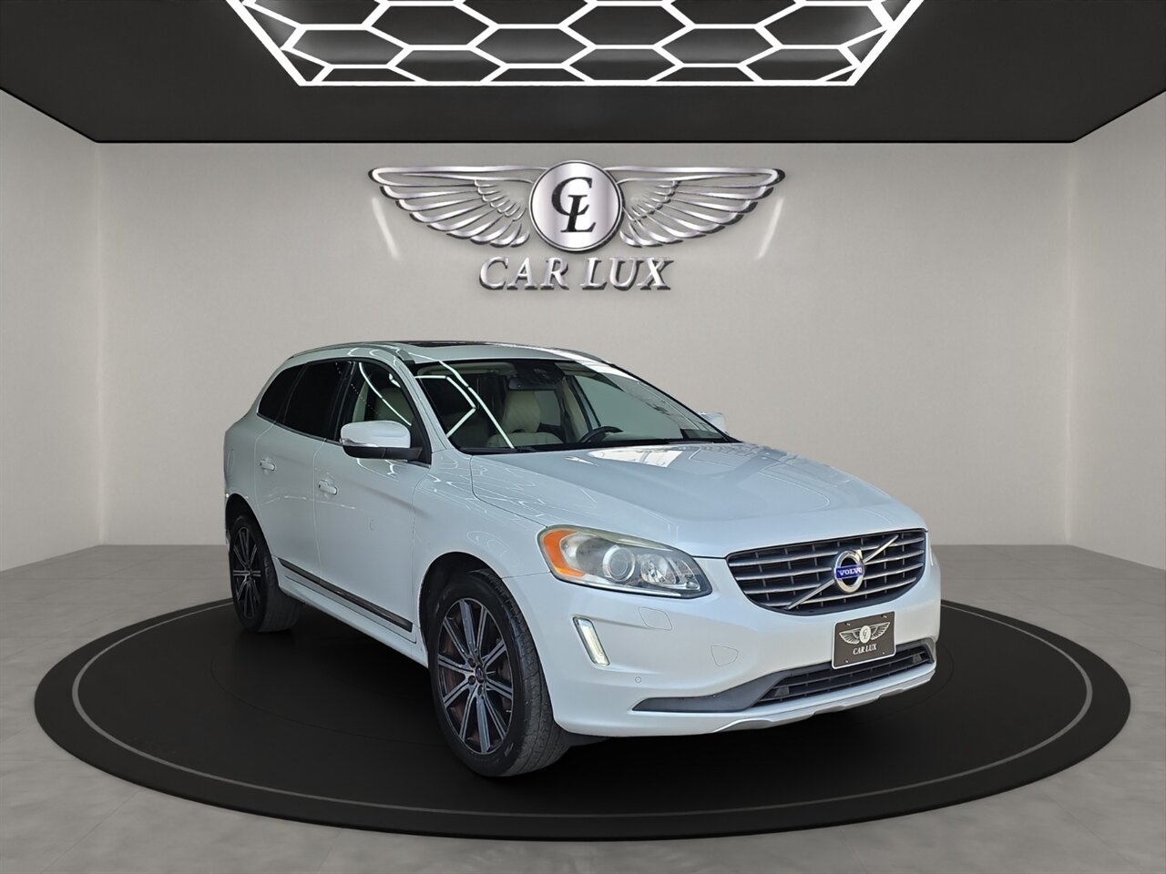 2014 Volvo XC60 3.2 - Photo 1 - Lennox, CA 90304