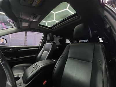 2019 Toyota Highlander XLE   - Photo 18 - Lennox, CA 90304