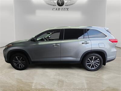 2019 Toyota Highlander XLE   - Photo 2 - Lennox, CA 90304