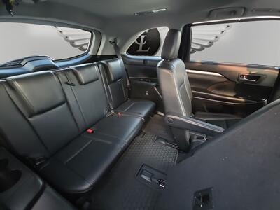 2019 Toyota Highlander XLE   - Photo 11 - Lennox, CA 90304