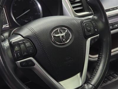2019 Toyota Highlander XLE   - Photo 20 - Lennox, CA 90304
