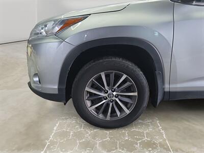 2019 Toyota Highlander XLE   - Photo 14 - Lennox, CA 90304