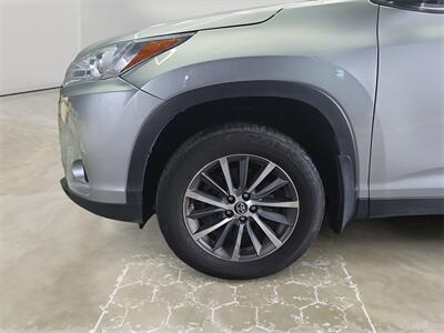 2019 Toyota Highlander XLE   - Photo 14 - Lennox, CA 90304