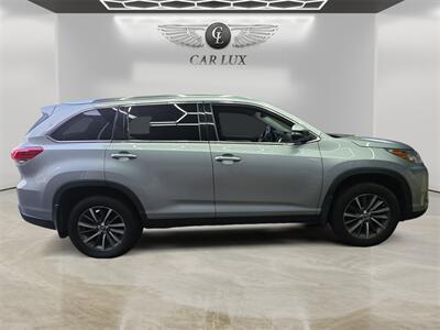 2019 Toyota Highlander XLE   - Photo 6 - Lennox, CA 90304