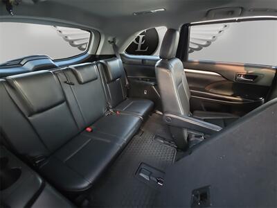 2019 Toyota Highlander XLE   - Photo 11 - Lennox, CA 90304