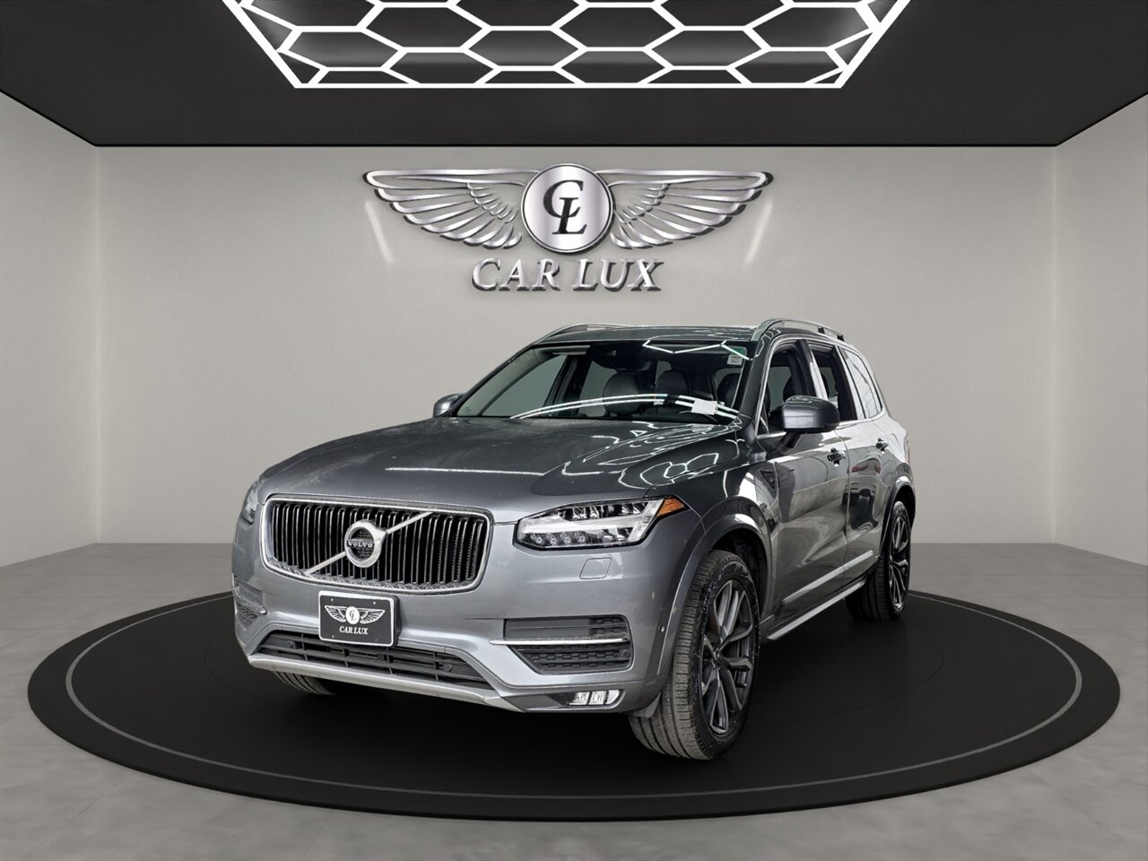 2016 Volvo XC90 T6 Momentum photo 3