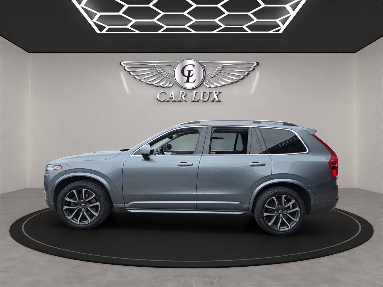 2016 Volvo XC90 T6 Momentum photo 4