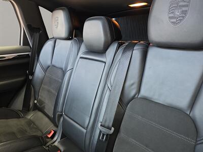 2017 Porsche Cayenne Platinum Edition   - Photo 10 - Lennox, CA 90304