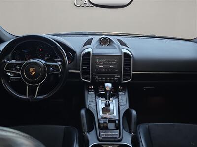 2017 Porsche Cayenne Platinum Edition   - Photo 12 - Lennox, CA 90304
