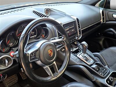 2017 Porsche Cayenne Platinum Edition   - Photo 11 - Lennox, CA 90304