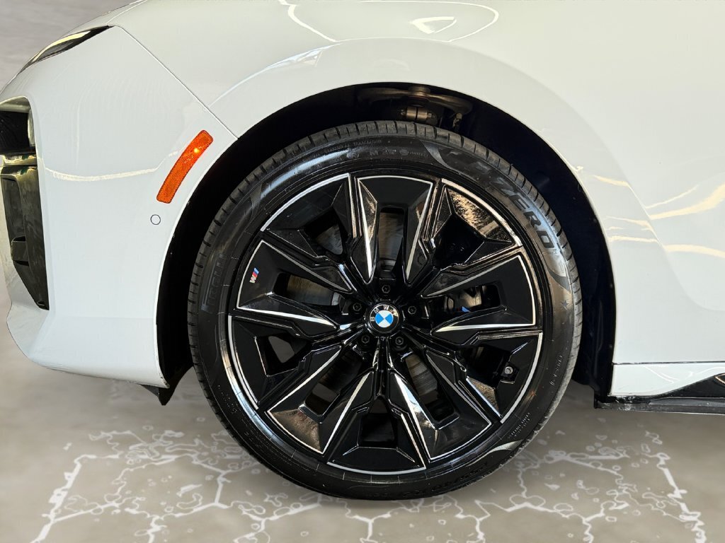 2023 BMW i7 xDrive60 - Photo 14 - Lennox, CA 90304