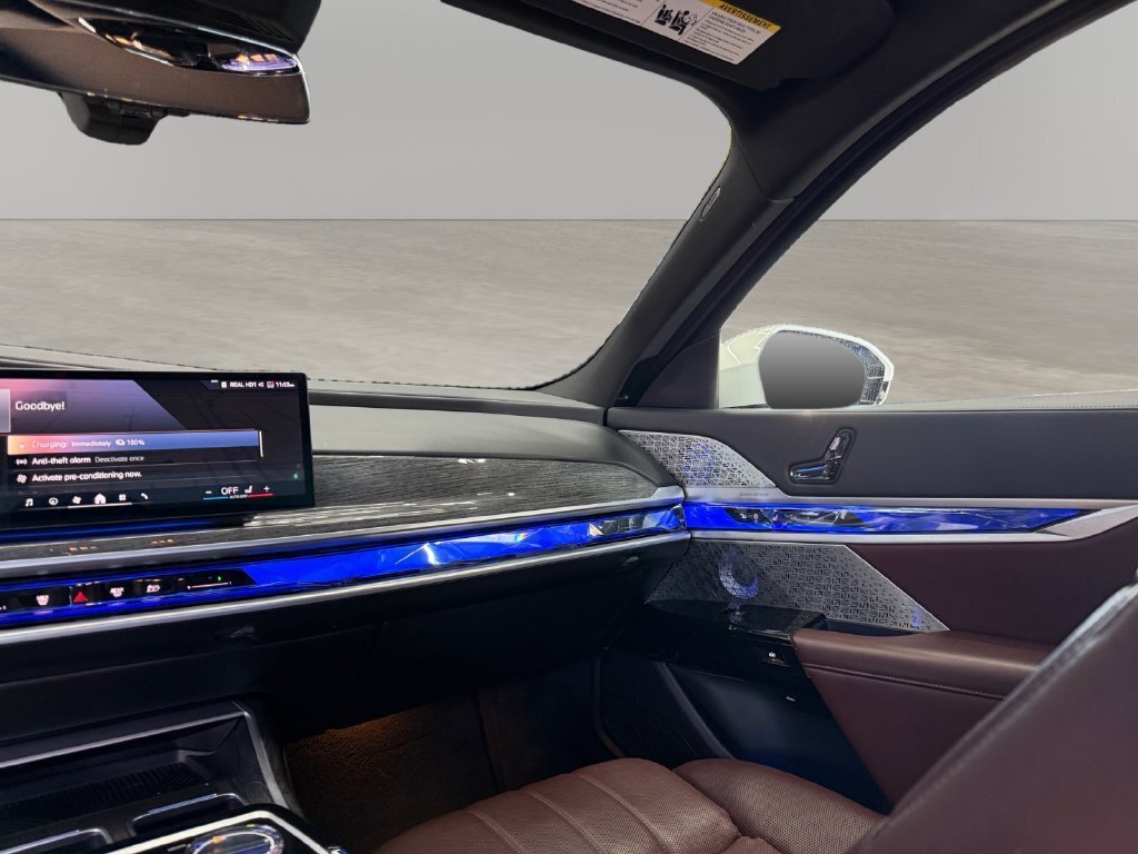 2023 BMW i7 xDrive60 - Photo 22 - Lennox, CA 90304