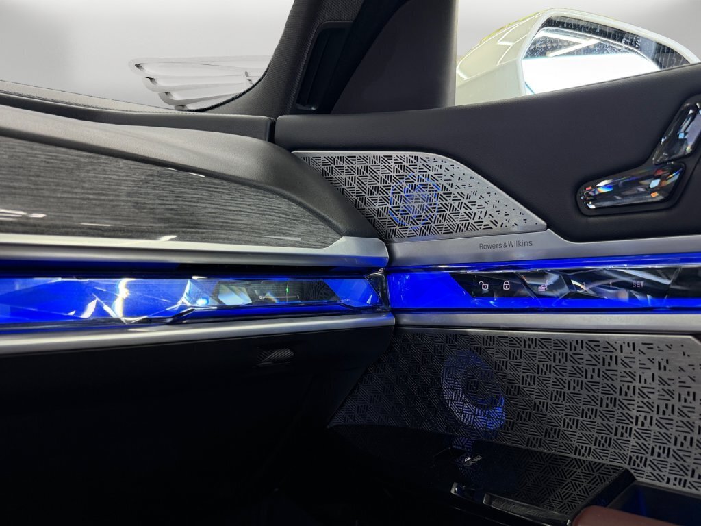2023 BMW i7 xDrive60 - Photo 27 - Lennox, CA 90304