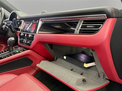 2023 Porsche Macan T - Photo 18 - Lennox, CA 90304